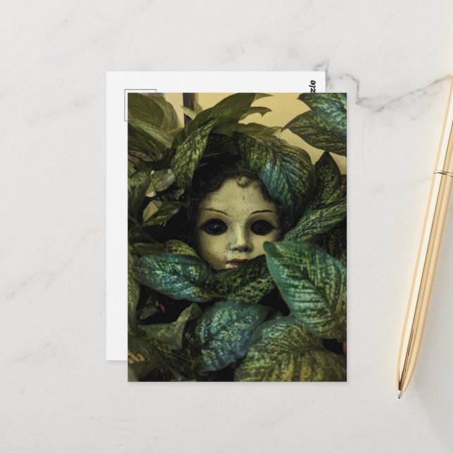 Carte Postale Tête de poupée en Plante (Devant/Arrière en situation)