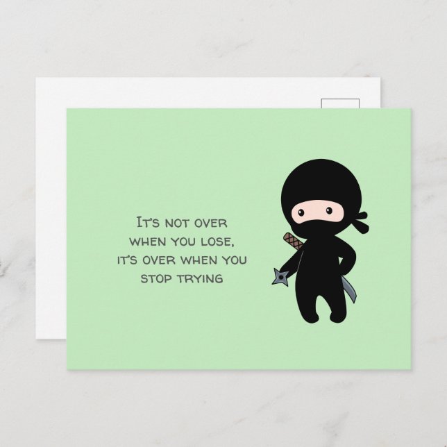 Carte Postale Tiny Ninja Holding Throwing Star sur Citation vert (Devant / Derrière)