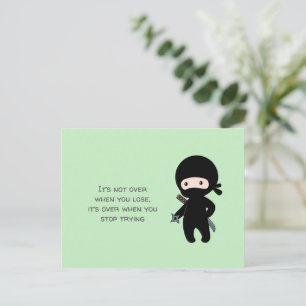 Carte Postale Tiny Ninja Holding Throwing Star sur Citation vert