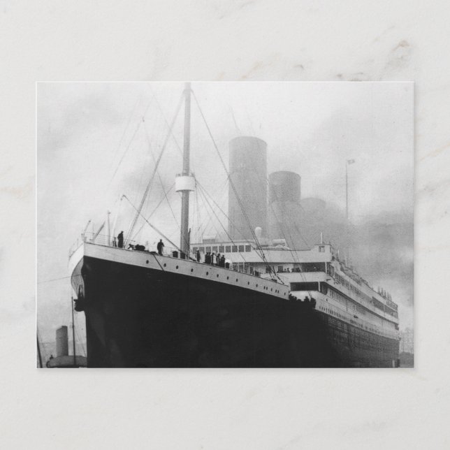 Carte Postale Titanic dans le dock à Southampton (Devant)