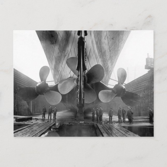 Carte Postale Titanic dans le dock sec, 1910 (Devant)