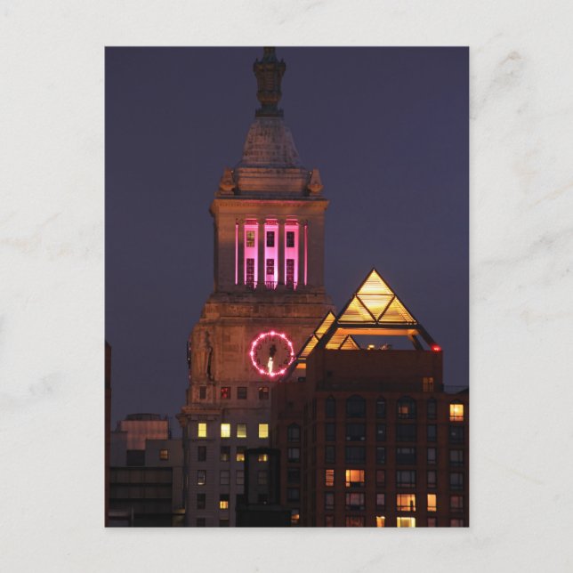 Carte Postale Tour d'horloge Con Edison illuminé en rose à Twili (Devant)
