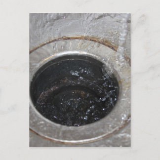 Carte Postale Tout en bas de l'égout