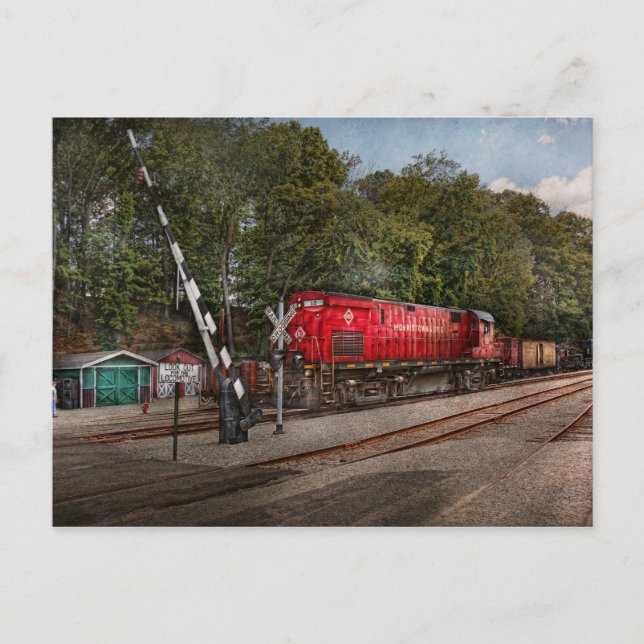 Carte Postale Train - Diesel - Attention à la locomotive (Devant)