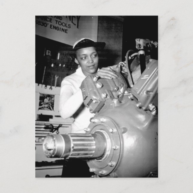 Carte Postale Travailleuse en usine avec moteur d'aéronef (Devant)