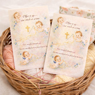 Carte Postale Tricoteuse catholique, broderie de femme au foyer