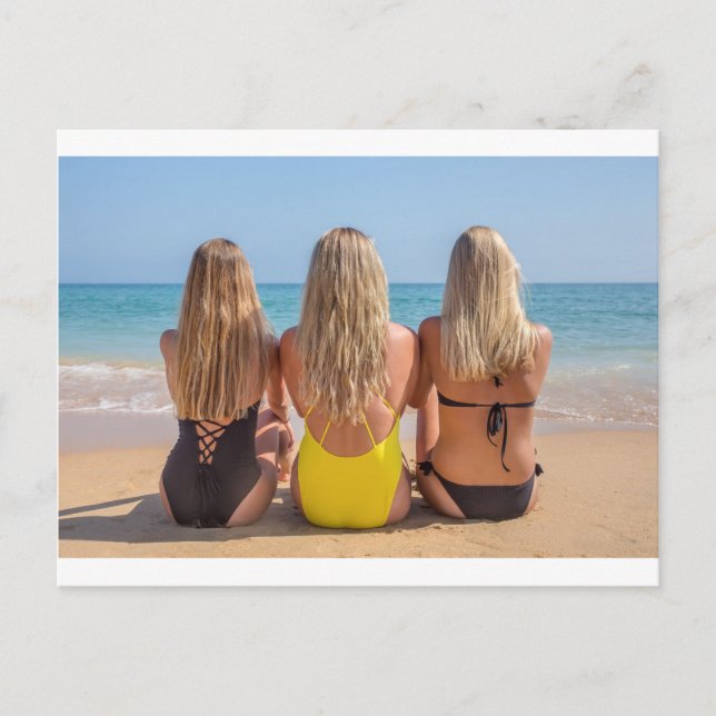 Carte Postale Trois filles blonde hollandaises s'assoient sur la (Devant)