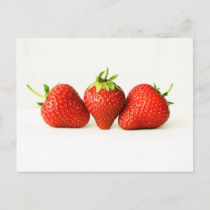 Carte Postale Trois Fraises Sur Pccna Blanc