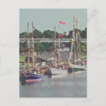 Trois navires sont venus en naviguant