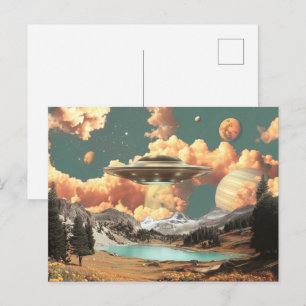 Carte Postale UFO surréaliste au-dessus d'un lac de montagne ave