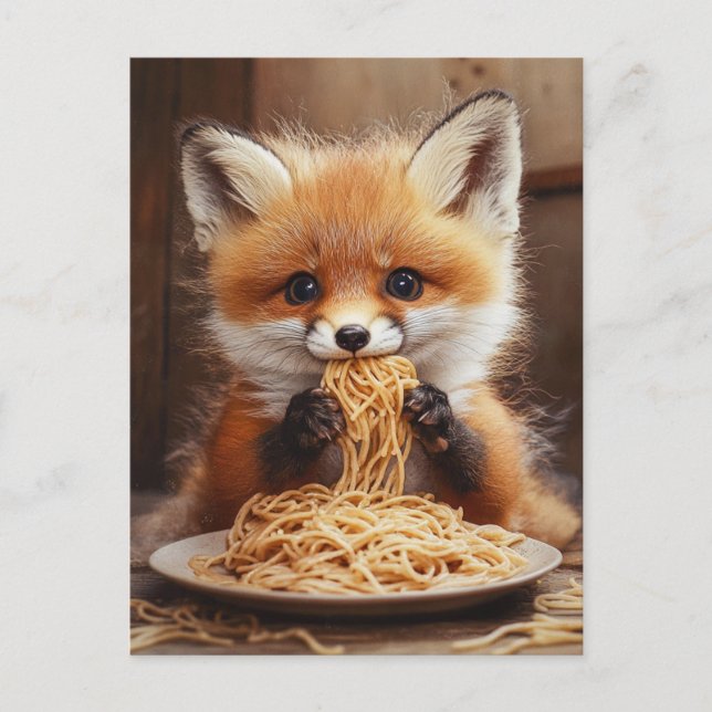 Carte Postale Un adorable bébé renard rouge mangeant des spaghet (Devant)