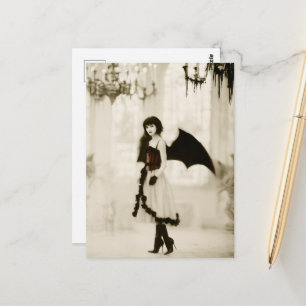 Carte Postale Un ange gothique avec des ailes de chauve-souris
