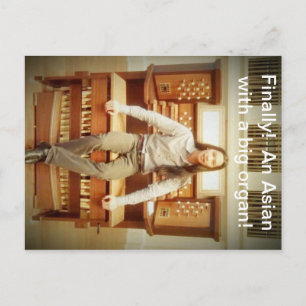 Carte Postale un asiatique avec un gros orgue