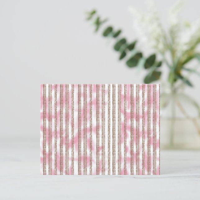 Carte Postale un fond rayé rose et blanc (Debout devant)