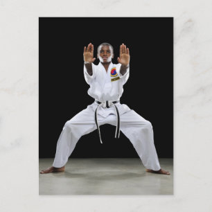 Carte Postale Un garçon (15 ans) dans un Karate Uniform avec