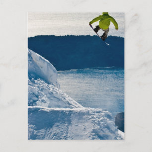 Carte Postale Un snowboarder saut