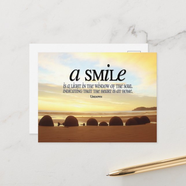 Carte Postale "Un sourire est léger" Citation inspirante (Devant/Arrière en situation)