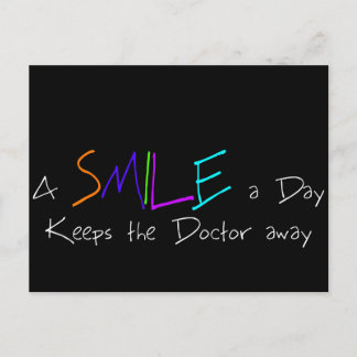 Carte Postale Un sourire par jour garde le docteur loin