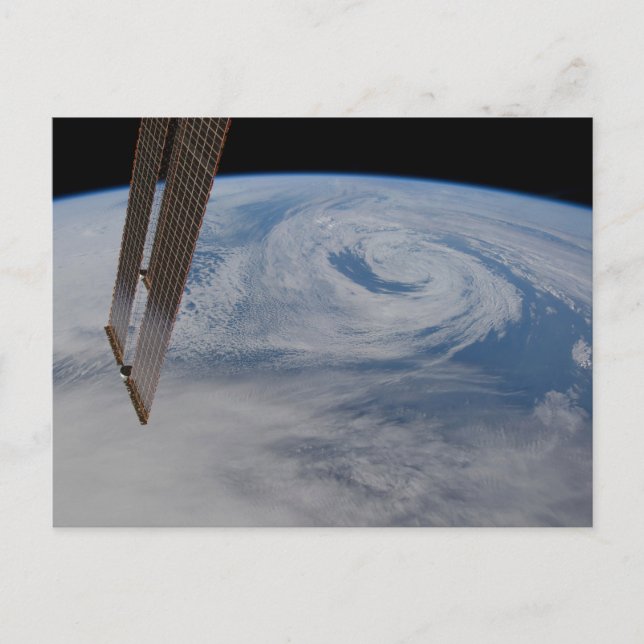 Carte Postale Un Système De Faible Pression Mi-Atlantique. (Devant)