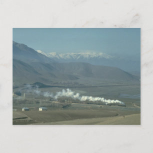 Carte Postale Un Turc 2-8-2 longe le lac du barrage Keban sur