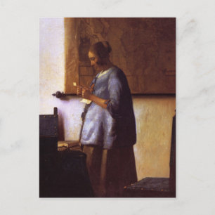 Carte Postale Une femme en bleu lisant une lettre