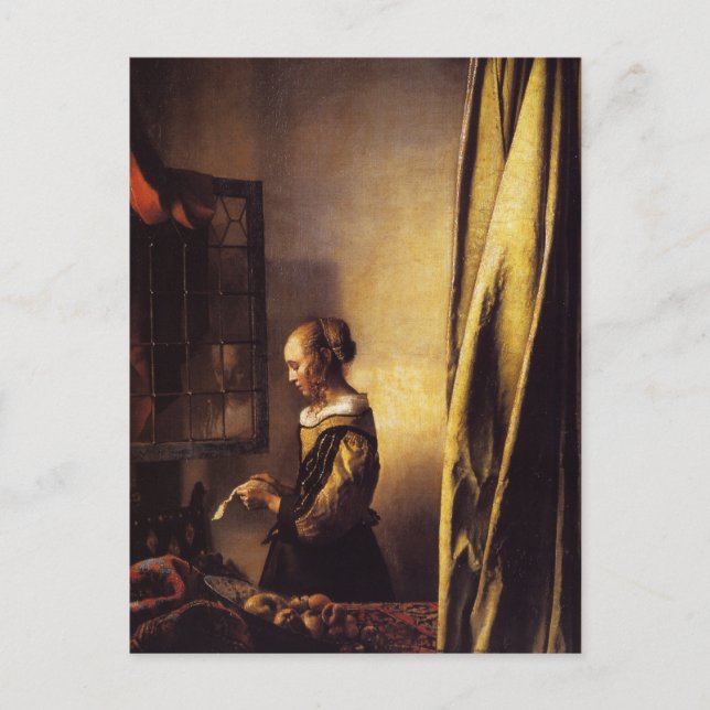 Carte Postale Une fille qui lit une lettre à une fenêtre ouverte (Devant)