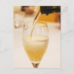 Carte Postale Une flûte en verre de champagne remplie de Gosset