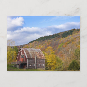 Carte Postale Une grange dans les montagnes vertes du Vermont. H
