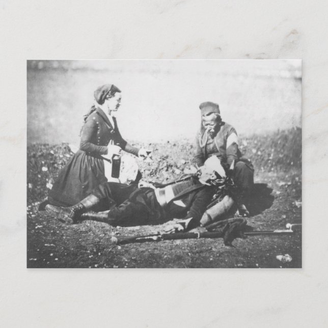 Carte Postale Une infirmière qui s'occupe d'un homme blessé (Devant)