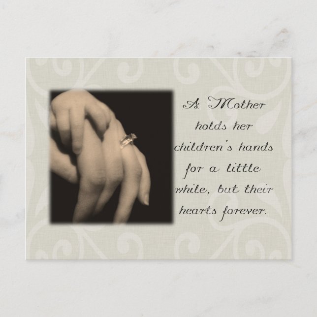 Carte Postale Une mère tient les mains de ses enfants (Devant)
