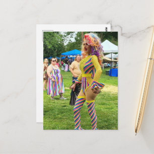 Carte Postale Une Reine du Drag Colorée et Magnifique