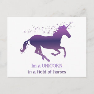 Carte Postale Unicorne dans un champ de chevaux amusant Citation