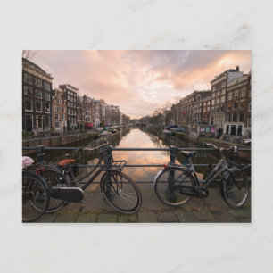 Carte Postale Vélos au coucher du soleil à Amsterdam
