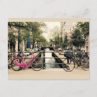 Carte Postale Vélos le long du canal d'Amsterdam