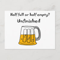 Verre de bière amusant mi-pleine ou mi-vide