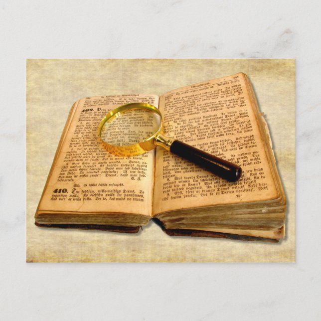 Carte Postale Verre grossissant et vieux livre (Devant)