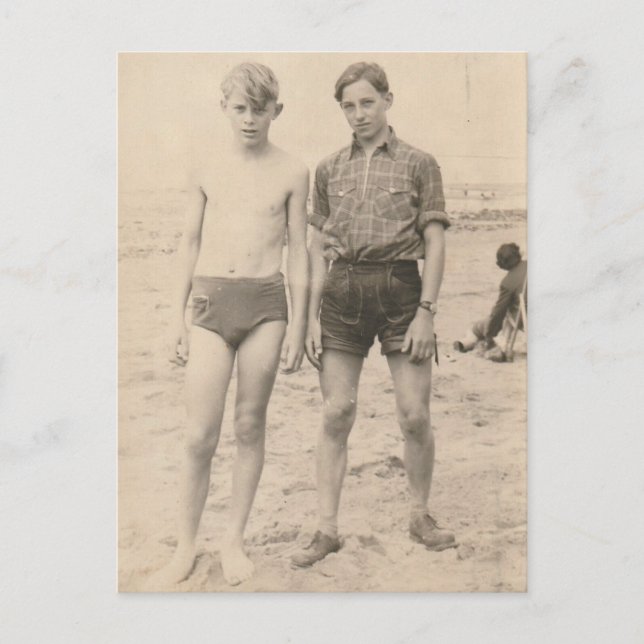 Carte Postale Vêtements de bain et Lederhosen sur la plage (Devant)