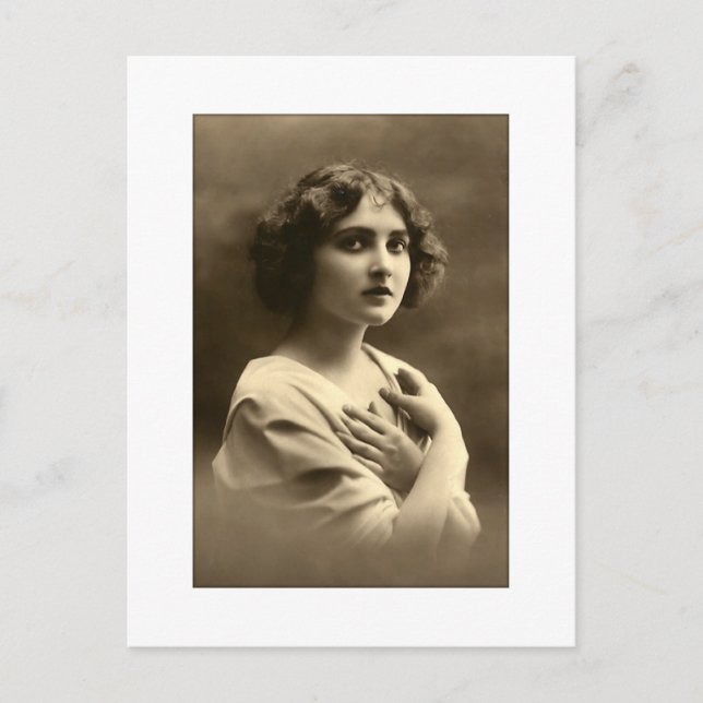 Carte Postale Victorian woman arms crossed (Devant)