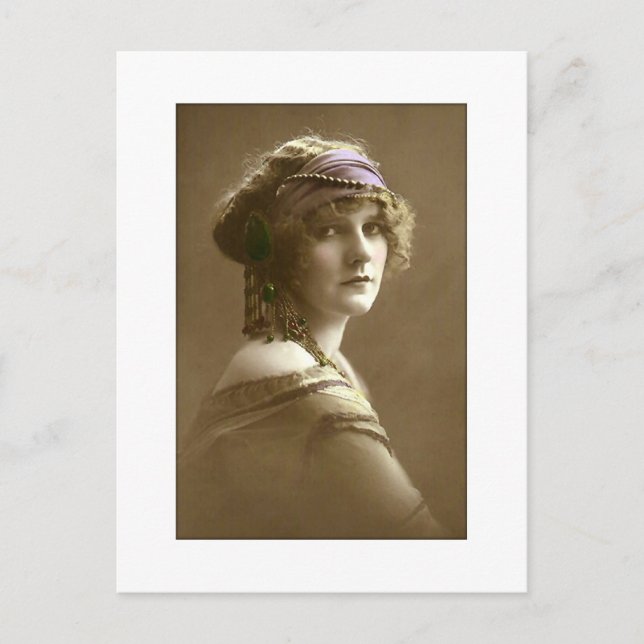 Carte Postale Victorian woman hair in beads and scarf (Devant)