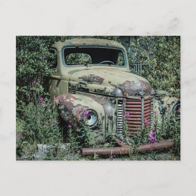 Carte Postale Vieille épave rouillée de voiture (Devant)