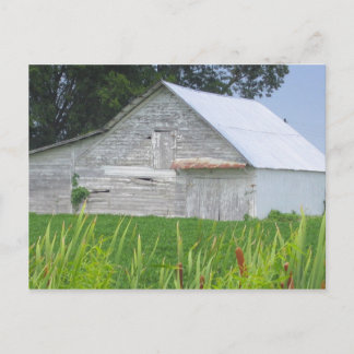 Carte Postale Vieille Grange Dans Un Champ Vert