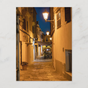 Carte Postale Vieille rue étroite illuminée à Mahon - Minorque