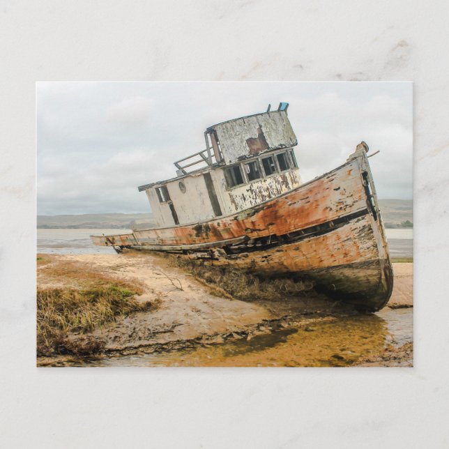 Carte Postale Vieux bateau / épave de navire sur la plage (Devant)