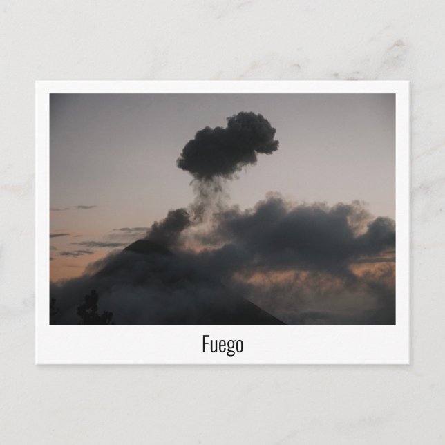 Carte Postale Volcan Fuego au Guatemala au coucher du soleil (Devant)