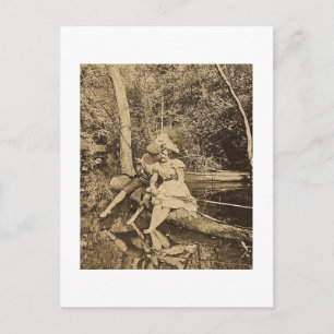 Carte Postale Voler un baiser Amoureux de la pêche Vintage