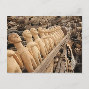 Carte Postale Voodoo Puppen am Fetisch Markt, Westafrika