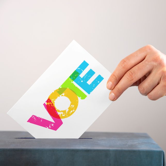 Carte Postale Voter les lettres arc-en-ciel personnalisées (Créateur téléchargé)