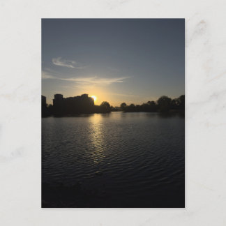 Carte Postale Vue de la ville au coucher du soleil en heures dor