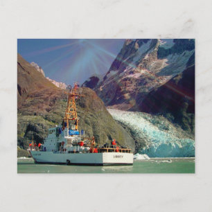 Carte Postale Vue de montagne alaskaine avec bateau
