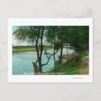 Vue d'un débarquement en bateau sur la rivière rus